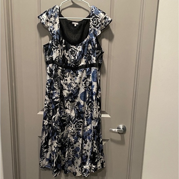 Per Una Blue and Black Floral Midi Dress Size 18 - Picture 1 of 9